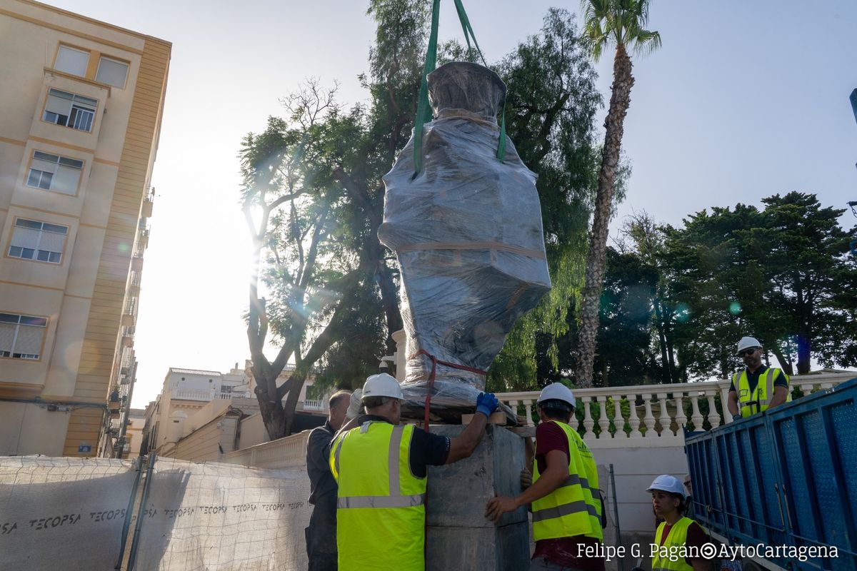 Culmina la instalación del monumento a Alatriste que se inaugura el viernes en un acto abierto al público