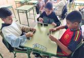 El programa ADE acerca el domin� a los alumnos del CEIP Stella Maris